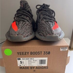 Yeezy Boost 350 V2
Grey/Orange
Light Worn